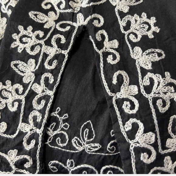 Raviya Black Tunic with white Embroidery - Picture 7 of 7